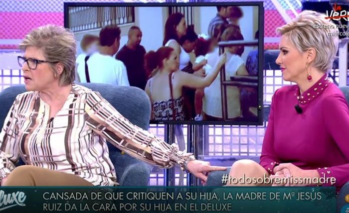 María Jesús y su madre en el plató de 'Sábado Deluxe'