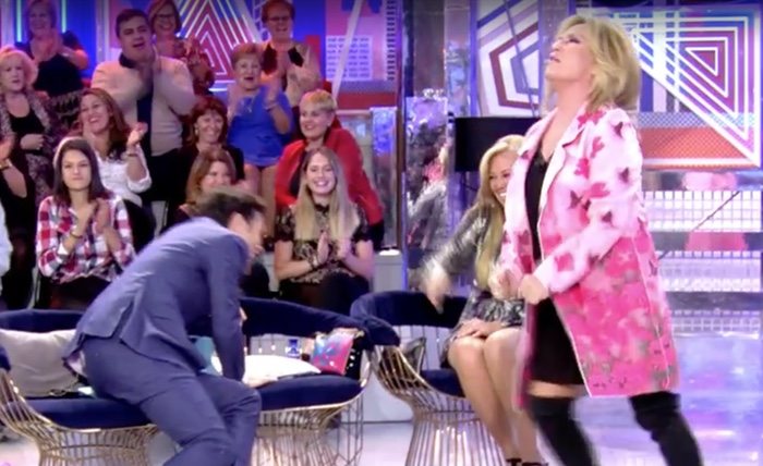Lydia Lozano bailando el "chuminero" en 'Sábado Deluxe'