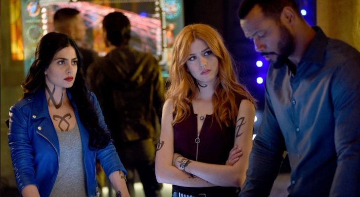 Katherine McNamara, Emaraude Toubia e Isaiah Mustafa como Clary, Isabelle y Luke de &#39;Shadowhunters&#39;