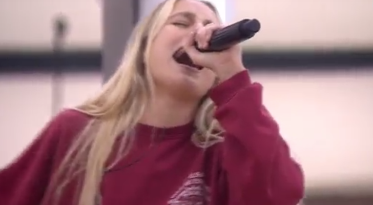 María canta &quot;Voy en un coche&quot;