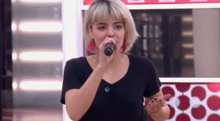 Alba reche canta &quot;Contamíname&quot;