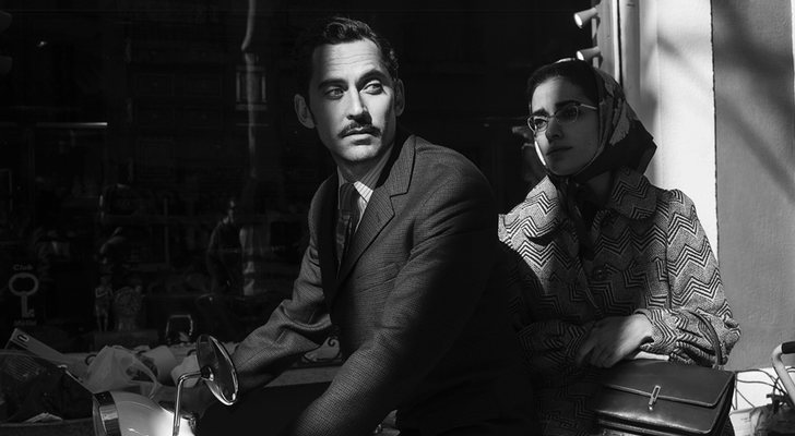 Manolo y Ana Mari surcan las calles de Madrid en una Vespa