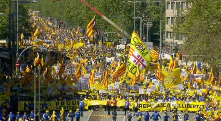 Manifestación en Cataluña recogida en 'Informativos Telecinco'