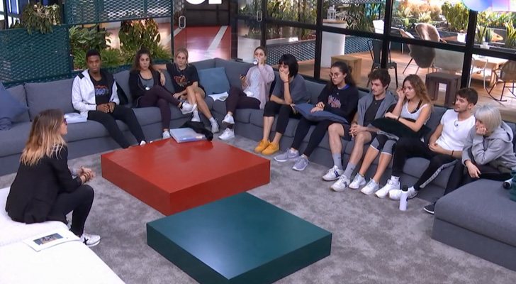 Noemí Galera reunida con los concursantes de 'OT 2018'