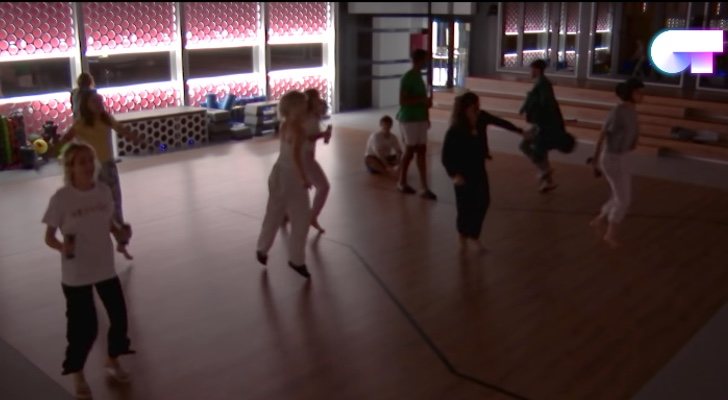 Los concursantes de 'OT 2018' bailan animadamente en la sala de ensayo