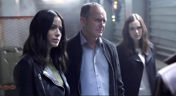 Chloe Bennet, Clark Gregg y Elizabeth Henstridge en 'Agents of SHIELD'