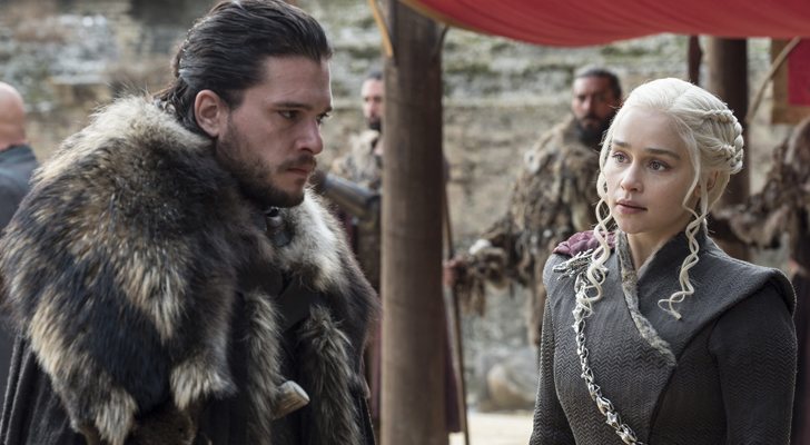 Kit Harington y Emilia Clarke como Jon Nieve y Daenerys Targaryen en 'Juego de tronos'