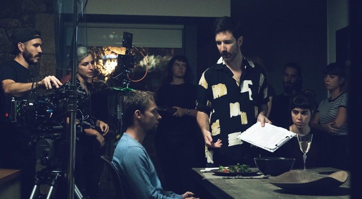 David Velduque, director de "Animal", junto a los actores Jan Cornet y Rocío León