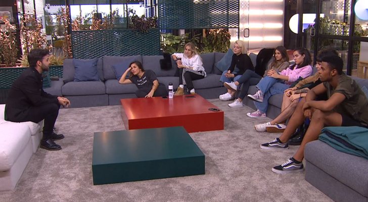 Agoney junto a los concursantes de 'OT 2018'