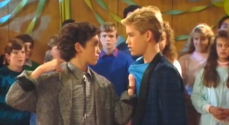 Max Battimo y Mark-Paul Gosselaar en 'Buenos días, señorita Bliss'