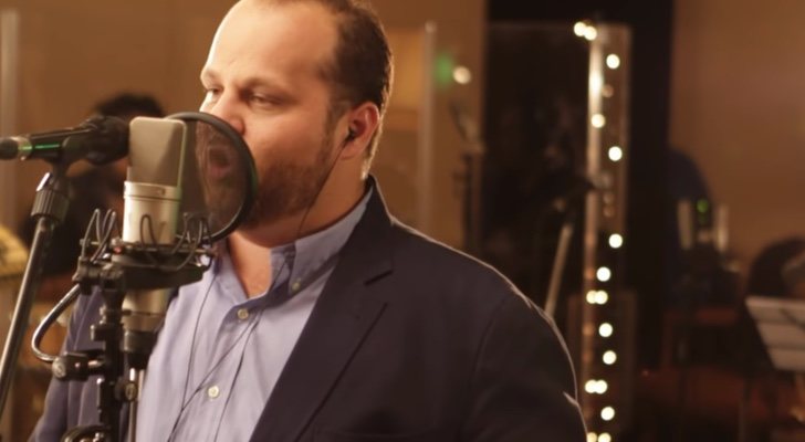 David Barrull en el videoclip de "Se me antoja"