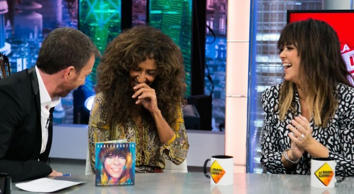 Pablo Motos, Rosario Flores y Vanesa Martín en 'El hormiguero'