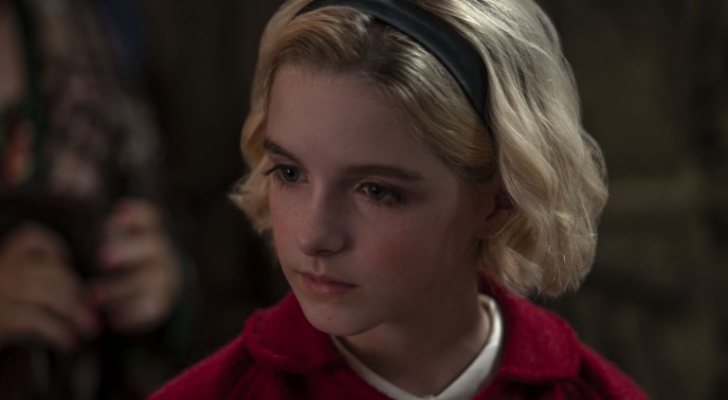 Mckenna Grace como la pequeña Sabrina