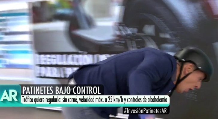 Joaquín Prat casi se cae en 'El programa de Ana Rosa'