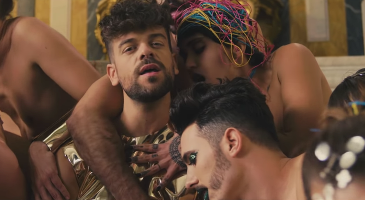 Ricky Merino en el videoclip de "Miénteme"