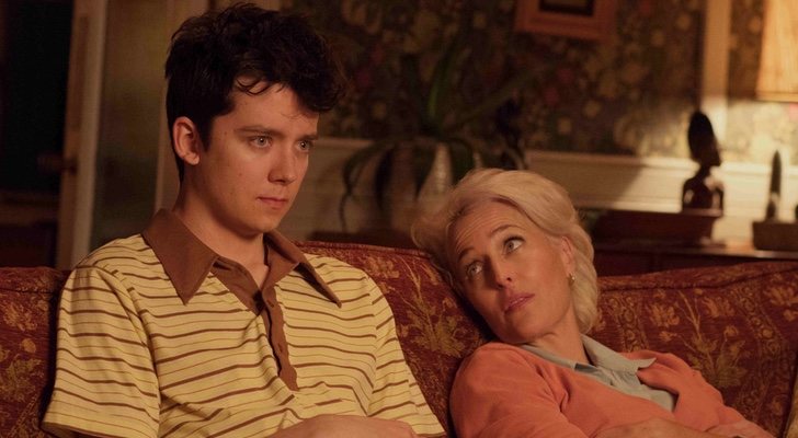 Asa Butterfield y Gillian Anderson en 'Sex Education'