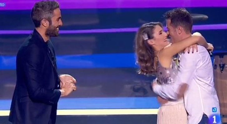 Roberto Leal junto a Sabela y su pareja en 'OT 2018'