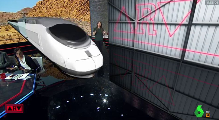 AVE cruzando el plató de 'Al rojo vivo'