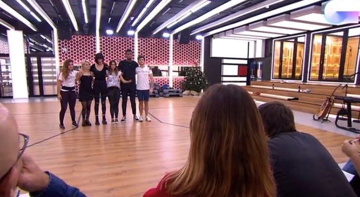 Los finalistas y semifinalistas de 'OT 2018' sorprenden a Manu Guix en el primer pase de micros de la Gala 12