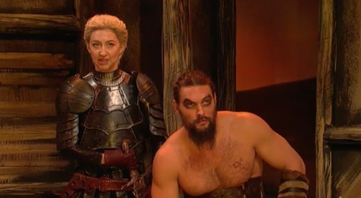 Jason Momoa es Khal Drogo y Heidi Gardner es Brienne de Tarth para 'Saturday Night Live'
