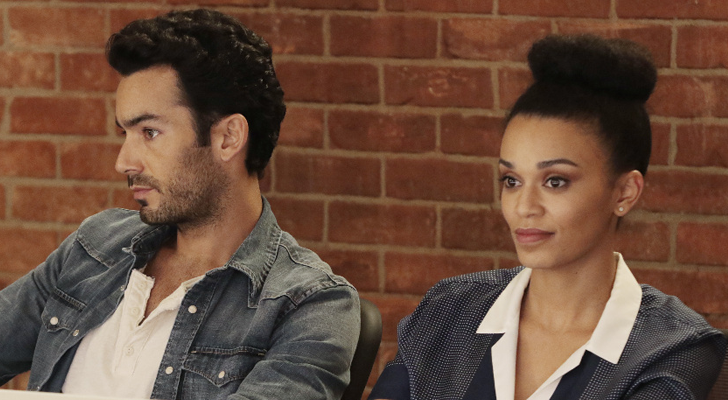 Aarón Díaz y Pearl Thusi en 'Quantico'