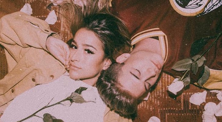 Belén Aguilera (&#39;La voz 4&#39;) y Raoul Vázquez (&#39;OT 2017&#39;) en la portada del single &quot;Tus monstruos&quot;