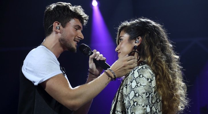 Carlos Right y Julia cantan "Mi historia entre tus dedos" en la Gala 2 de 'OT 2018'