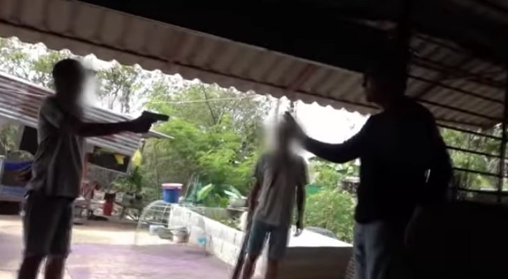 Frank Cuesta en el momento del disparo