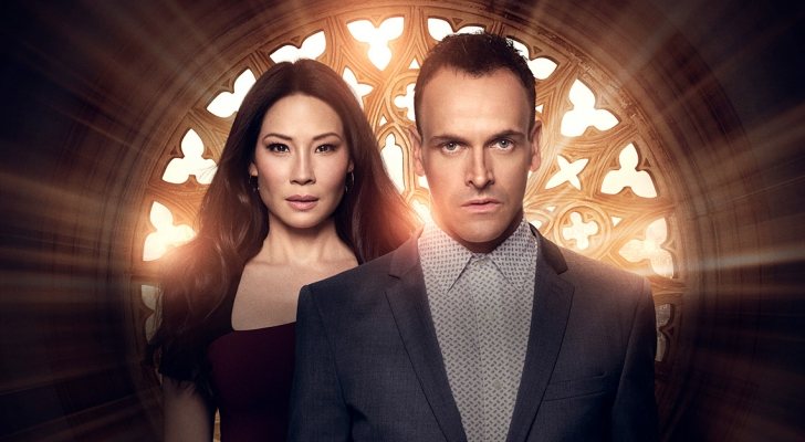 Jonny Lee Miller y Lucy Liu en 'Elementary'