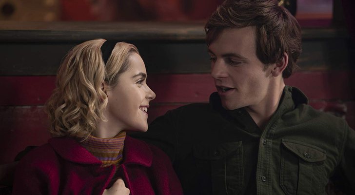 Sabrina y Harvey en 'Las escalofriantes aventuras de Sabrina'