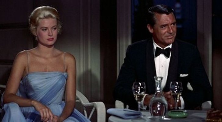 Cary Grant y Grace Kelly como John y Grace en la película "Atrapa a un ladrón"
