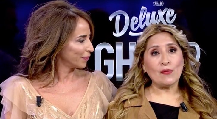 María Patiño junto a la madre de Miriam Saavedra