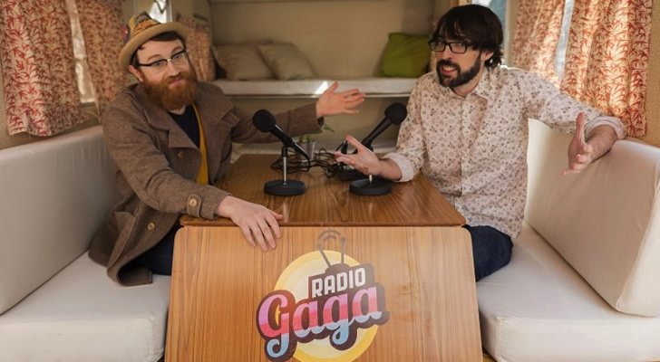 Manuel Burque y Quique Peinado se acercan a diversas realidades con su caravana de 'Radio Gaga'