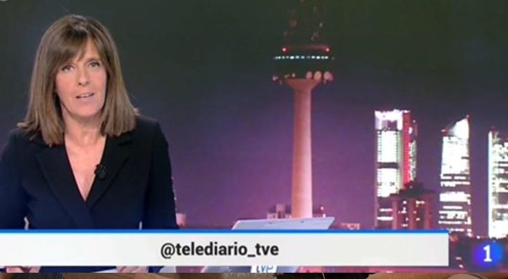 Ana Blanco viste de negro como protesta en el 'Telediario'