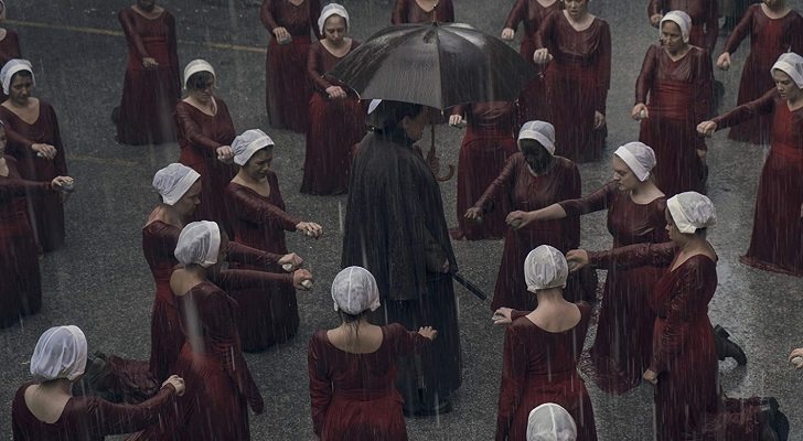 Escena de la segunda temporada de 'The Handmaid's Tale'