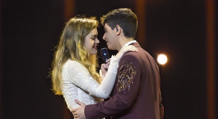 Alfred y Amaia durante la actuación en Eurovisión 2018