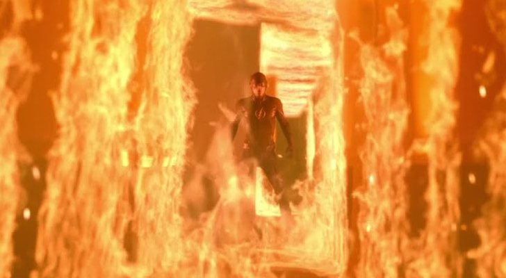 Barry Allen se enfrenta a un imponente incendio