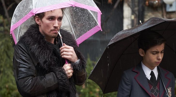 Número 4 y Número 5 asisten al funeral de su padre en 'The Umbrella Academy'