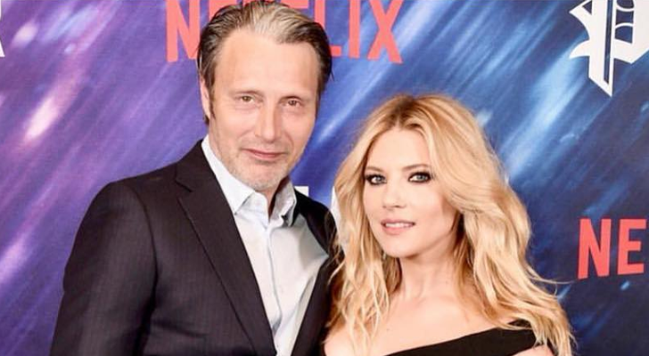 Mads Mikkelsen y Katheryn Winnick en la presentación de "Polar"