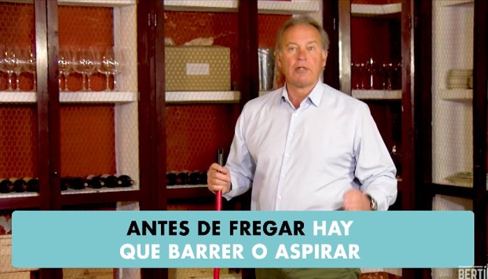 Bertín Osborne enseña cómo fregar correctamente en Youtube