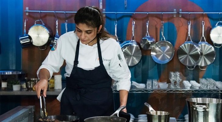 Fátima Ali cocinando en 'Top Chef Colorado'