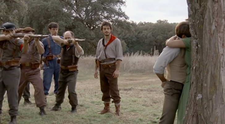 Alejandra y Jesús a punto de ser fusilados por Roberto en '14 de abril. La República'