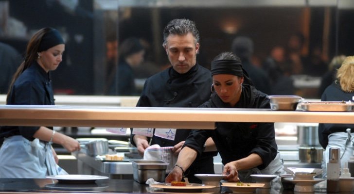 Marbelys Zamora cocina en &#39;Esta cocina es un infierno&#39; bajo la atenta mirada de Sergi Arola