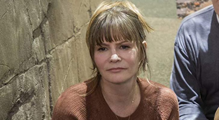 Jennifer Jason Leigh en 'Atípico'