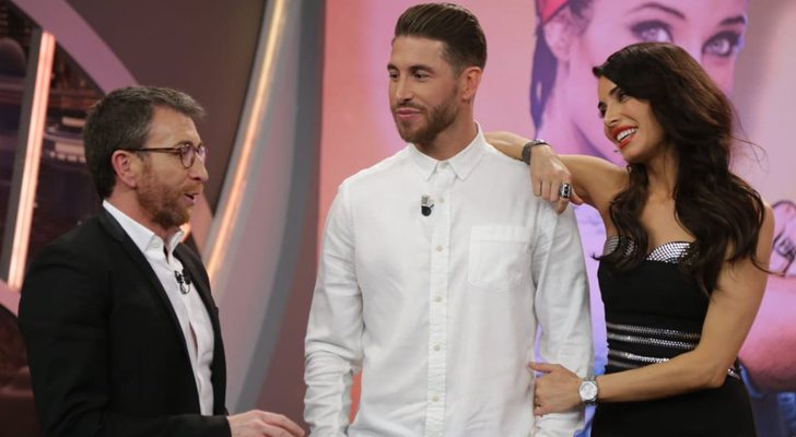 Pablo Motos, Sergio Ramos y Pilar Rubio en 'El hormiguero'