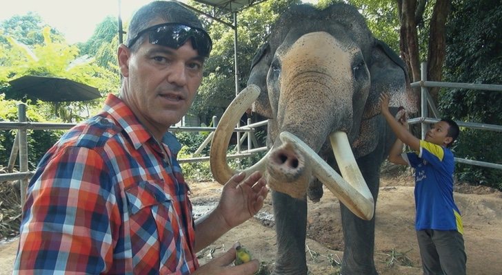 Frank Cuesta mostrando el tráfico ilegal de animales en 'Wild Frank Rescates'