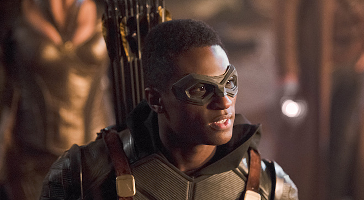 Joseph David-Jones como Connor Hawke en 'Legends of Tomorrow'