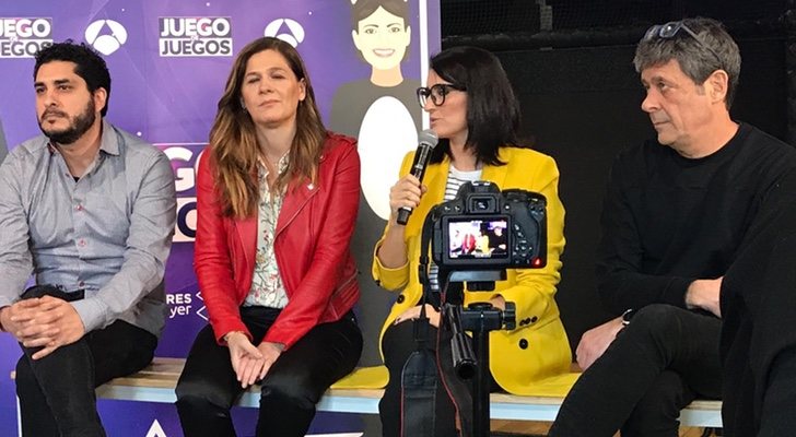 Pablo Abelenda y Carmen Ferreiro, directivos de Warner y Atresmedia, junto a Silvia Abril y Jordi Rosell, presentadora y director de &#39;Juego de juegos&#39;