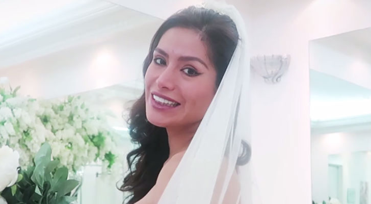 Miriam Saavedra con su vestido de novia