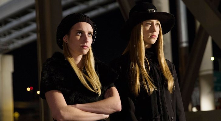 Emma Roberts y Taissa Farmiga en 'American Horror Story'